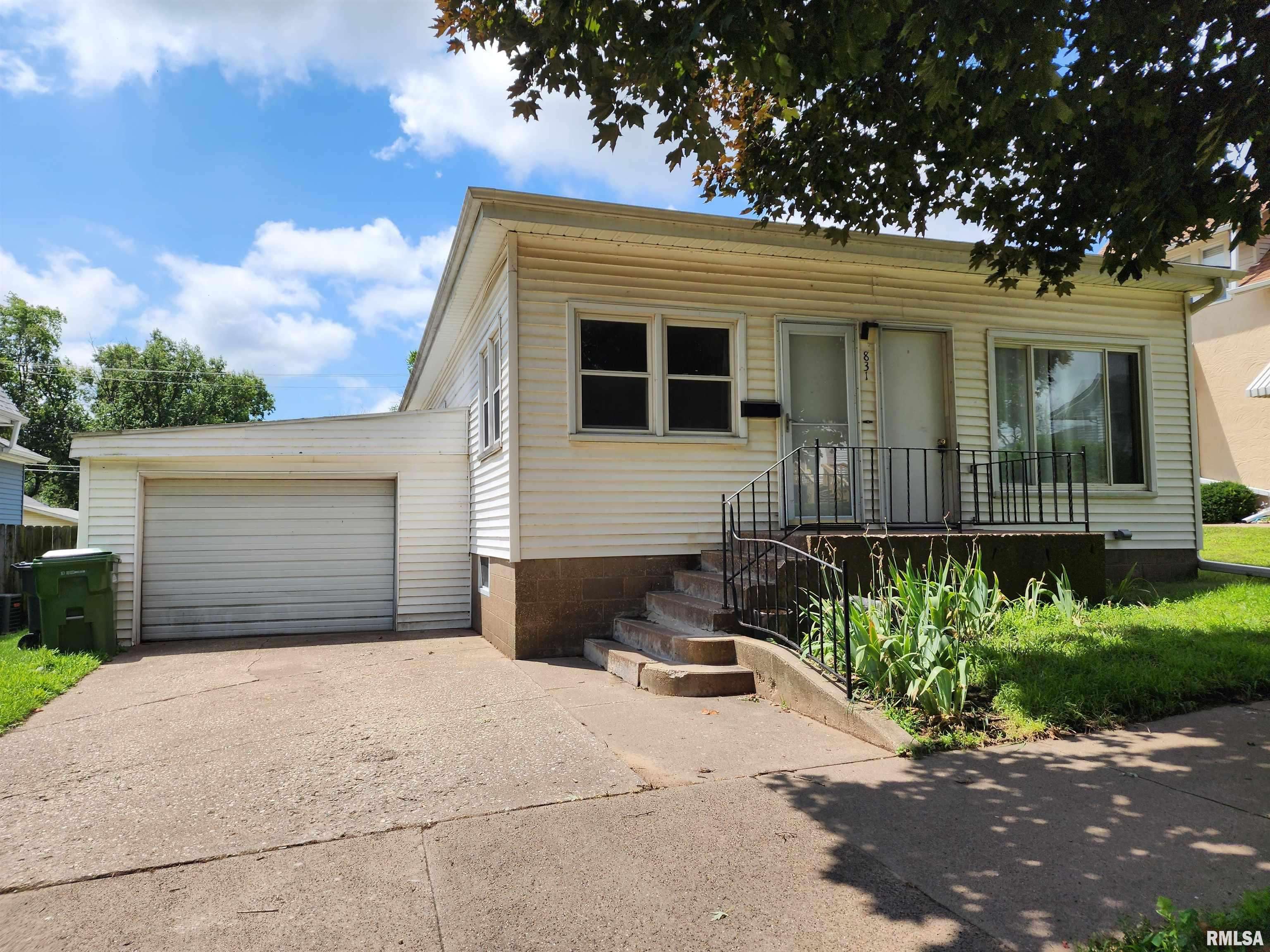 831 13TH Avenue South, Clinton, IA 52732
