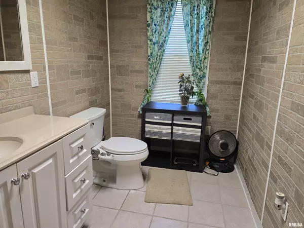 Fulton, IL 61252,407 23RD AVE