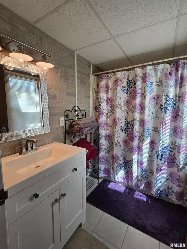 Fulton, IL 61252,407 23RD AVE