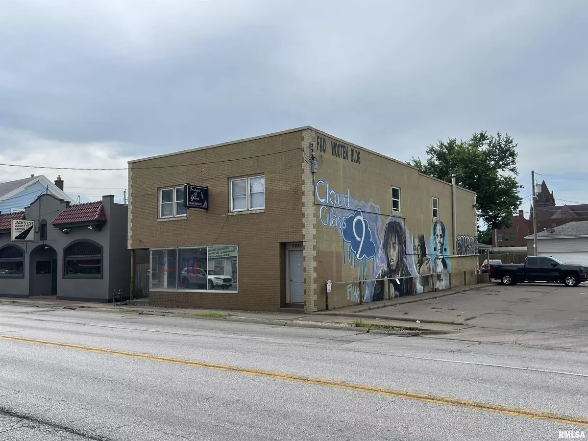 Davenport, IA 52803,325 E LOCUST ST