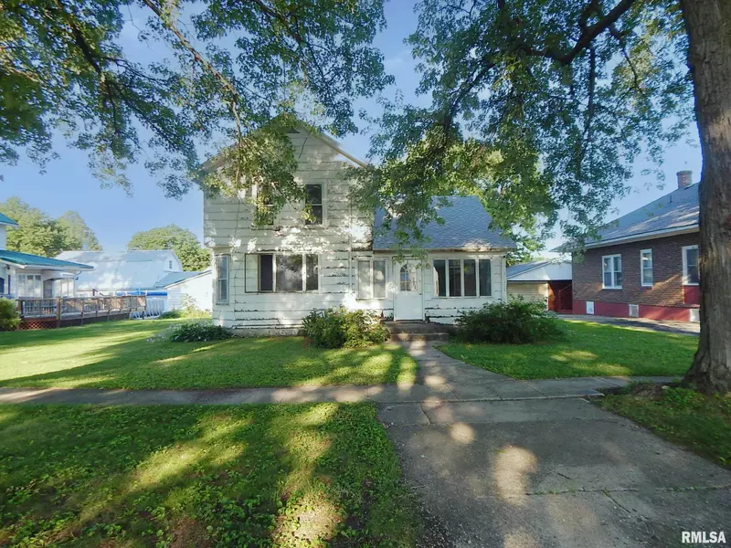 305 N MAIN ST, Chadwick, IL 61014