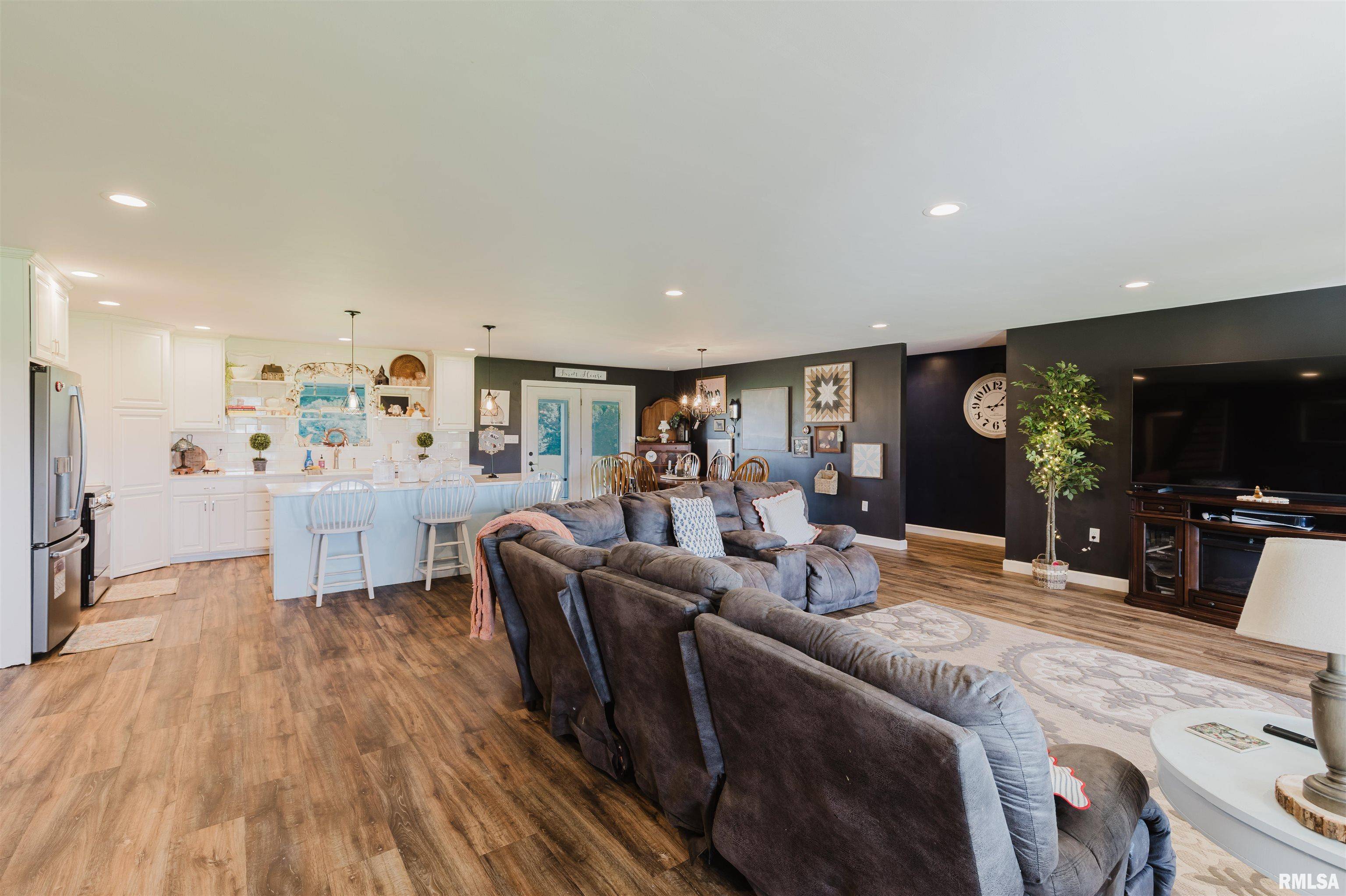Johnston City, IL 62951,16459 BECKER RD