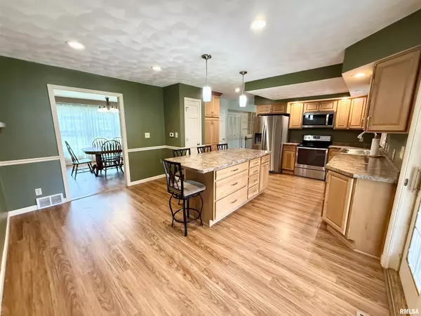 East Moline, IL 61244,225 38TH AVE