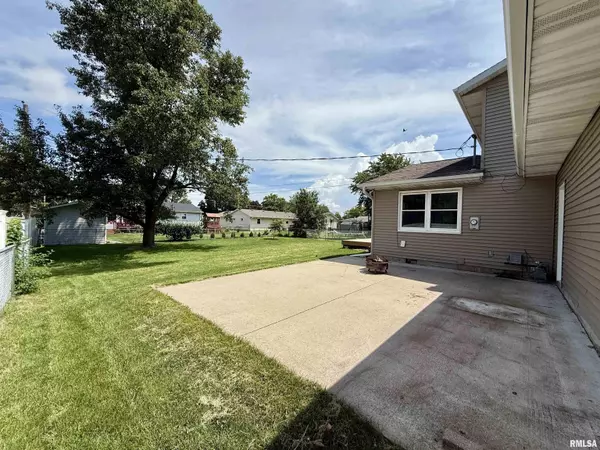 East Moline, IL 61244,225 38TH AVE