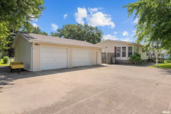 1702 15TH ST, Viola, IL 61486