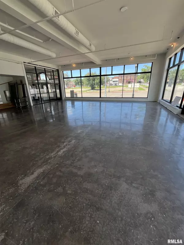 Davenport, IA 52801,601 W 2ND ST #102