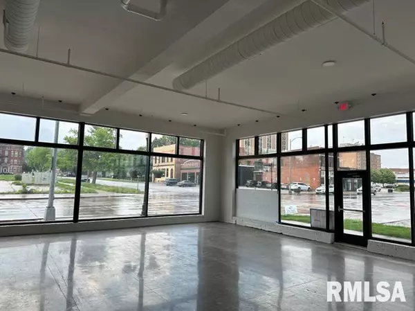 Davenport, IA 52801,601 W 2ND ST #102