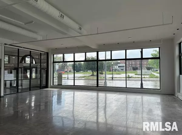 Davenport, IA 52801,601 W 2ND ST #102