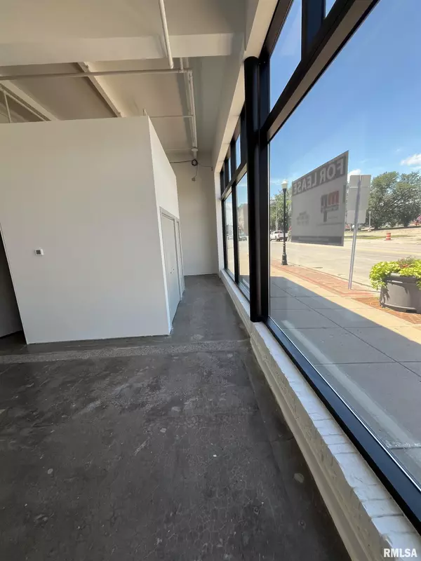 Davenport, IA 52801,601 W 2ND ST #103