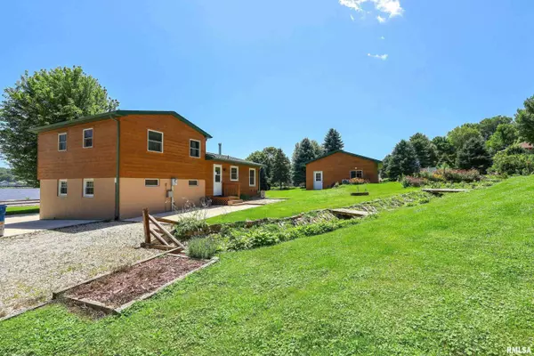 Le Claire, IA 52753,1128 N CODY RD