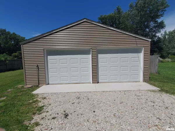 East Moline, IL 61244,16911 N 10TH AVE