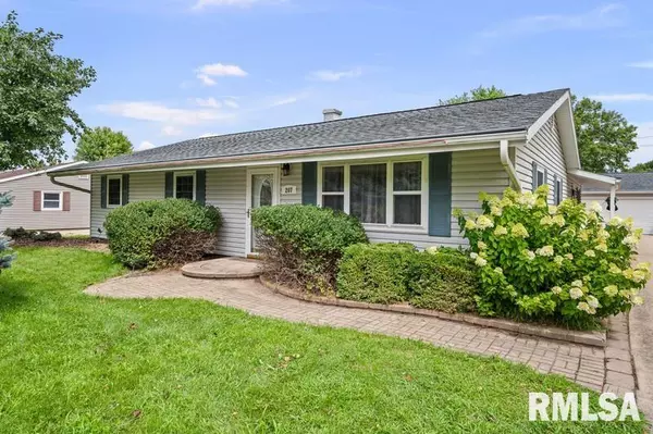 207 E 2ND ST, Coal Valley, IL 61240