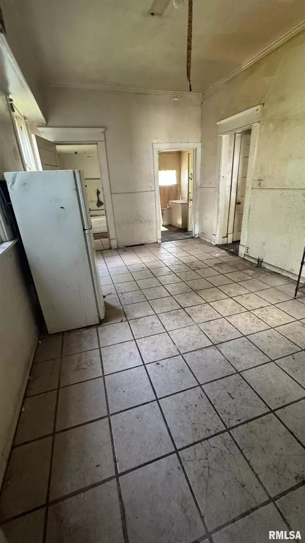 Davenport, IA 52802,1815 W 3RD ST