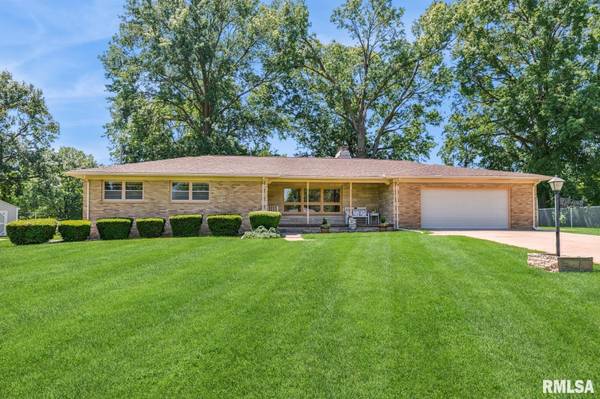 1717 CIRCLE Drive East, Clinton, IA 52732