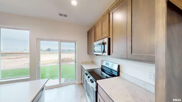 Bettendorf, IA 52722,5882 BUTTERFIELD CT