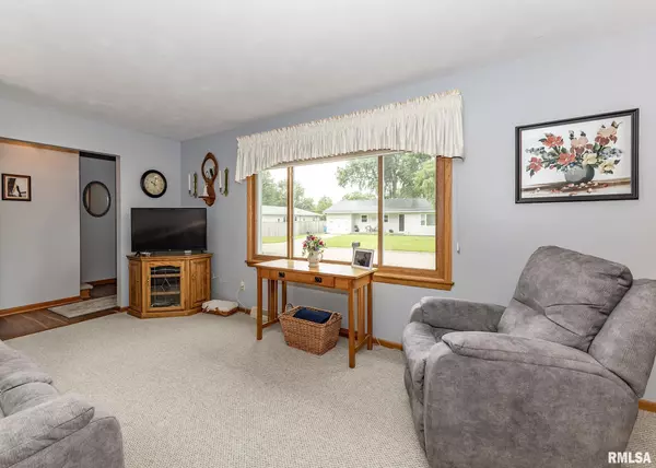 Camanche, IA 52730,322 15TH PL