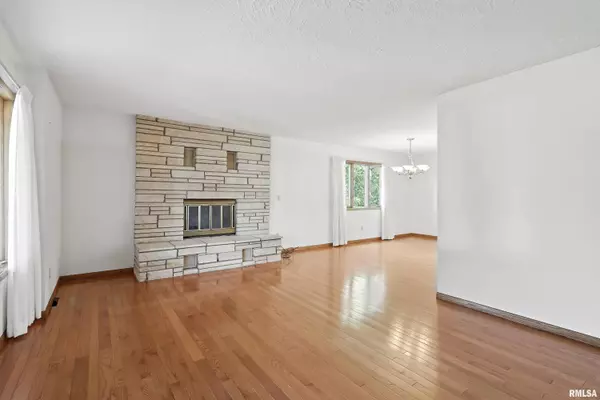 Eldridge, IA 52748,509 S 7TH ST