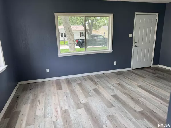 Davenport, IA 52806,2914 W 67TH ST