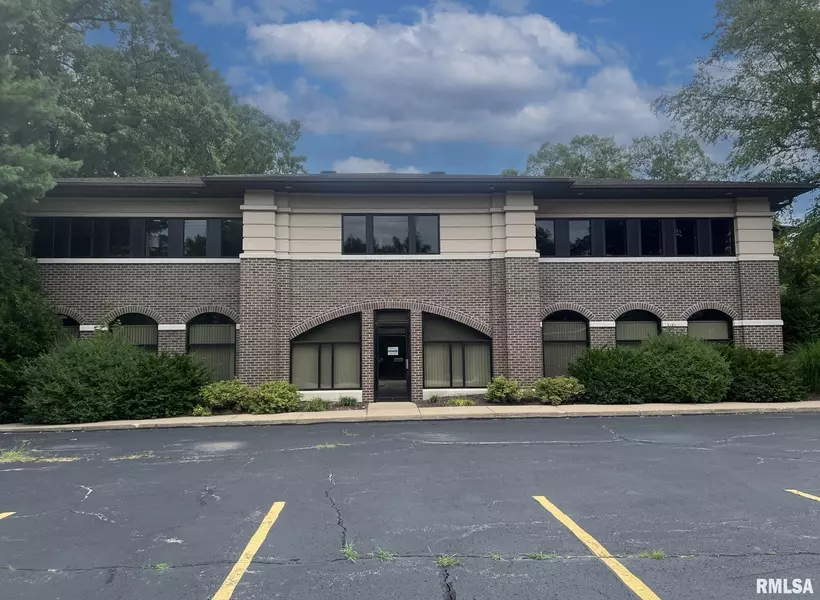 3800 ARCHER DR, East Moline, IL 61244