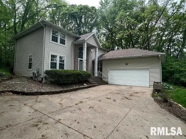 5567 CROW CREEK RD, Bettendorf, IA 52722