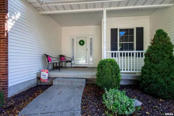 Le Claire, IA 52753,401 N 8TH ST