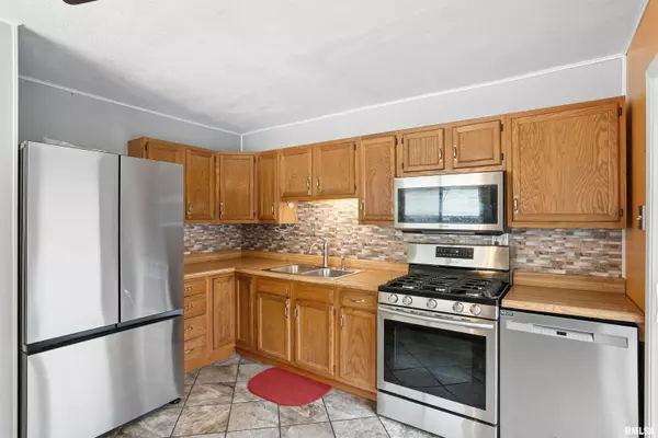 East Moline, IL 61244,907 35TH AVE