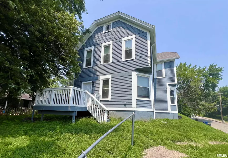 1830 E 11TH ST, Davenport, IA 52803