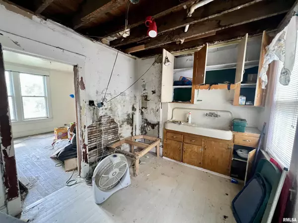 Muscatine, IA 52761,609 LINN ST