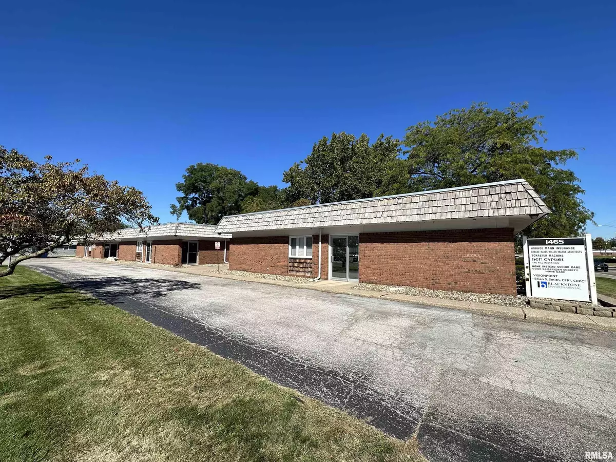 Moline, IL 61265,1465 41ST ST #8