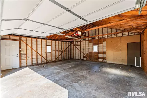 East Moline, IL 61244-3114,563 33RD AVE