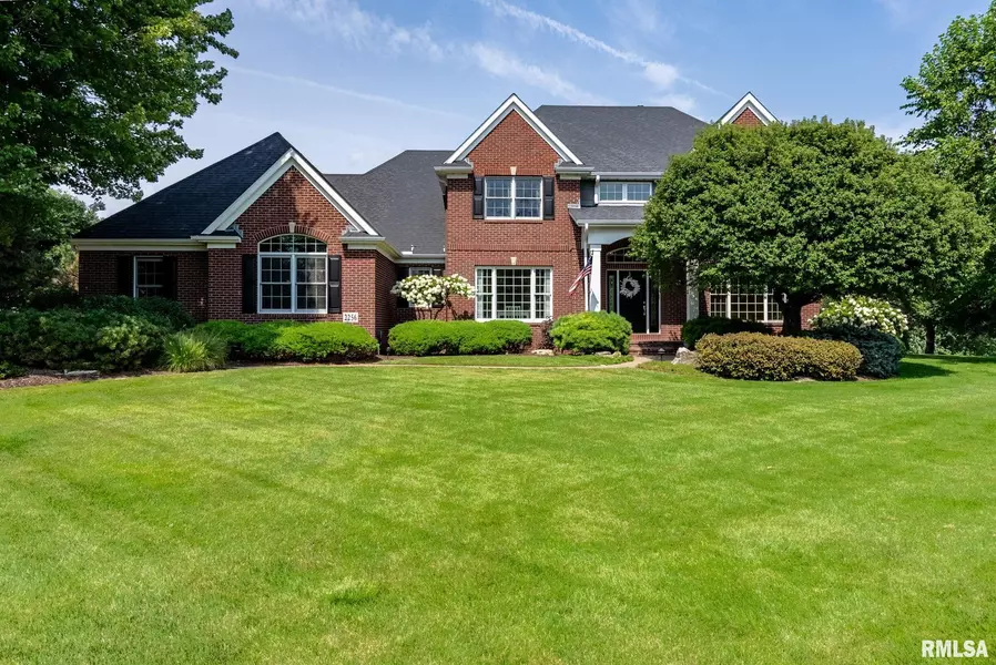2256 CROMWELL CIR, Davenport, IA 52807