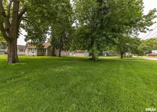 Camanche, IA 52730,619 7TH AVE