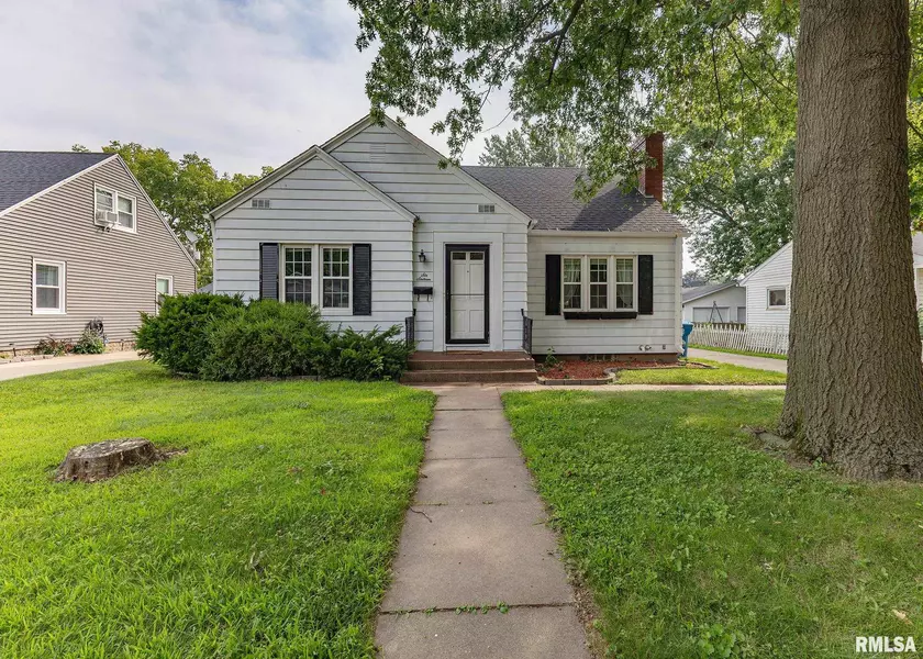 616 4TH AVE, Camanche, IA 52730