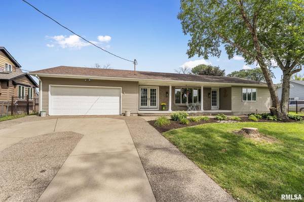 3605 W HARBOR DR, Bettendorf, IA 52722