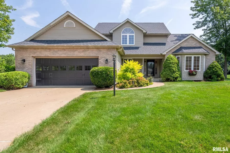 17 DEXTER BLVD, Eldridge, IA 52748