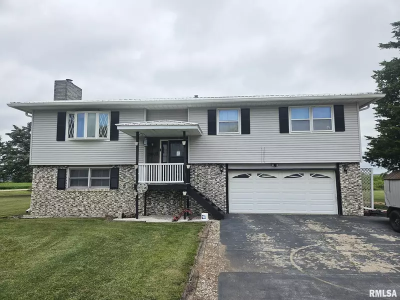 5602 REYNOLDS AVE, Muscatine, IA 52761