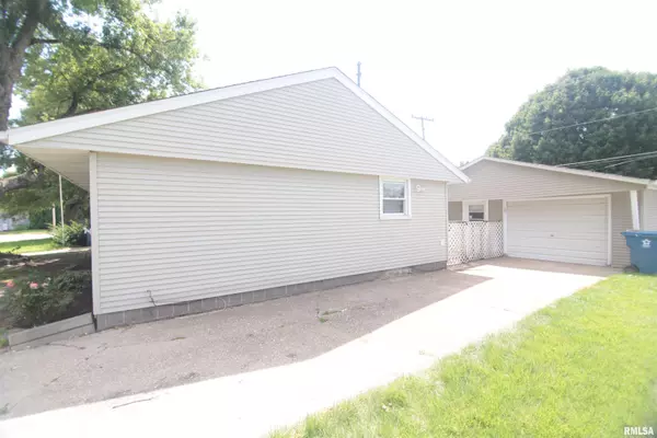 East Moline, IL 61244,4521 11TH Street Court