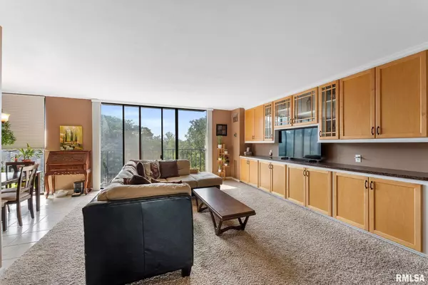 East Moline, IL 61244,1800 7TH ST #6C