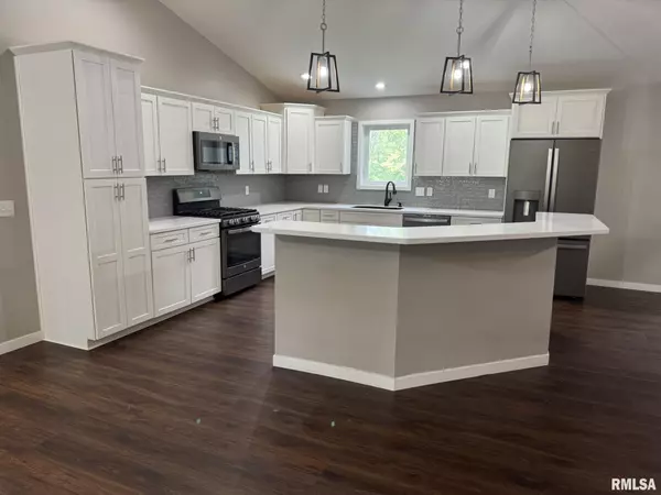 Blue Grass, IA 52726,18 ELMWOOD DR