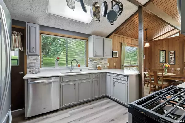 Le Claire, IA 52753,28002 230TH ST