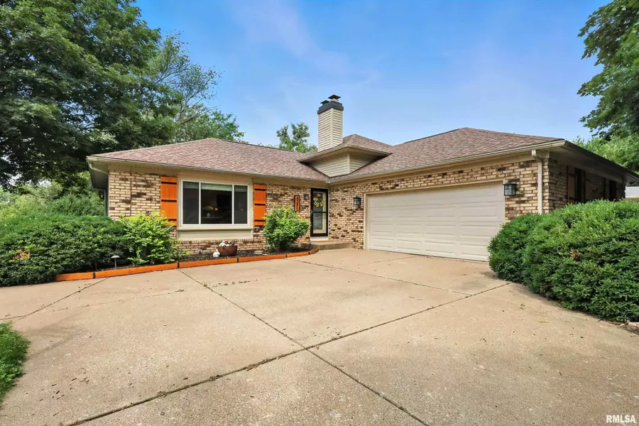 4280 NEWPORT CT, Bettendorf, IA 52722