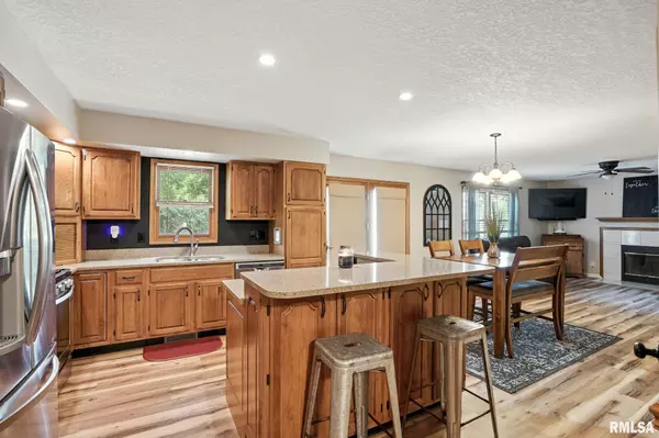 Bettendorf, IA 52722,4805 KYNNELWORTH DR