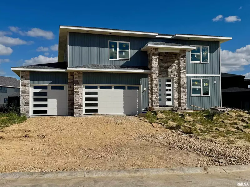 6589 BLACKBIRD LN, Bettendorf, IA 52722