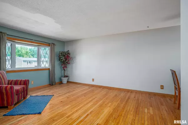 Davenport, IA 52806,5711 N GAINES ST