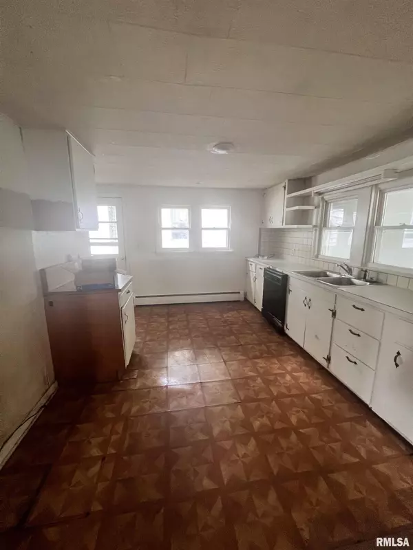 Anna, IL 62906,307 N MORGAN ST