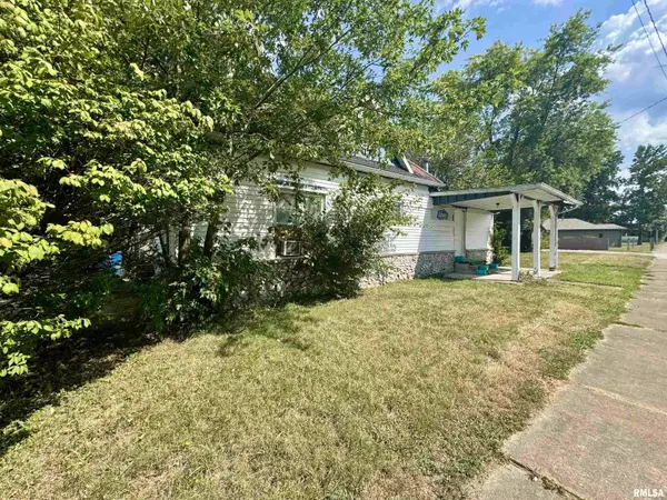 Christopher, IL 62822,212 W Sylvia AVE