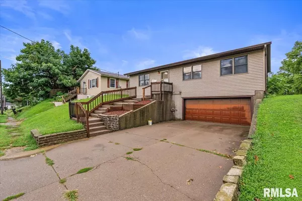 Muscatine, IA 52761,836 Newell AVE