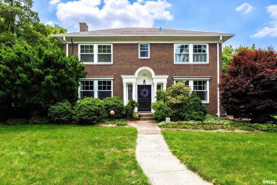 2905 MIDDLE RD, Davenport, IA 52803