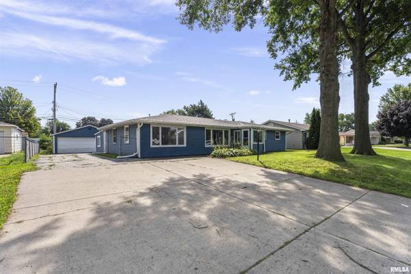 2411 10TH ST, Silvis, IL 61282