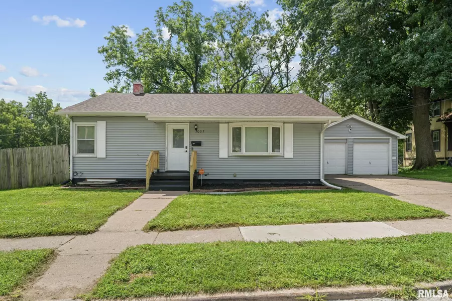 3003 TELEGRAPH RD, Davenport, IA 52804